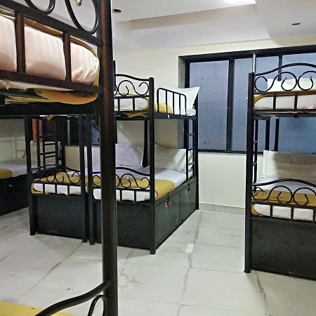 Bandra Dormitory Only For Indian Мумбай Екстериор снимка