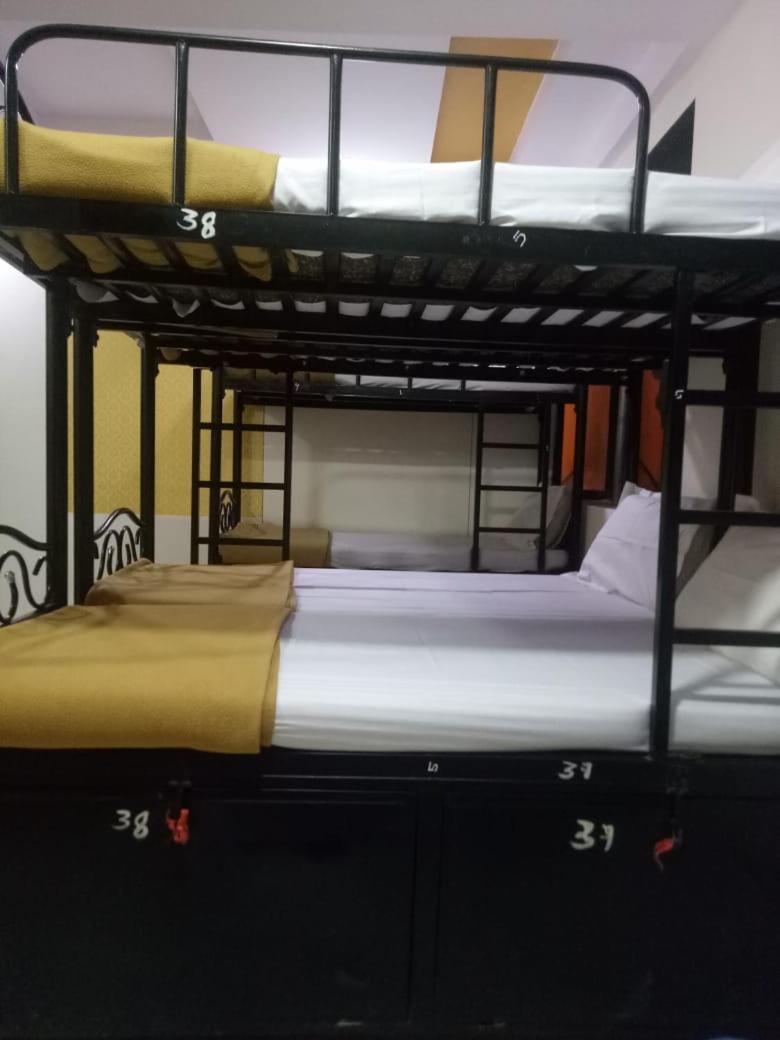 Bandra Dormitory Only For Indian Мумбай Екстериор снимка