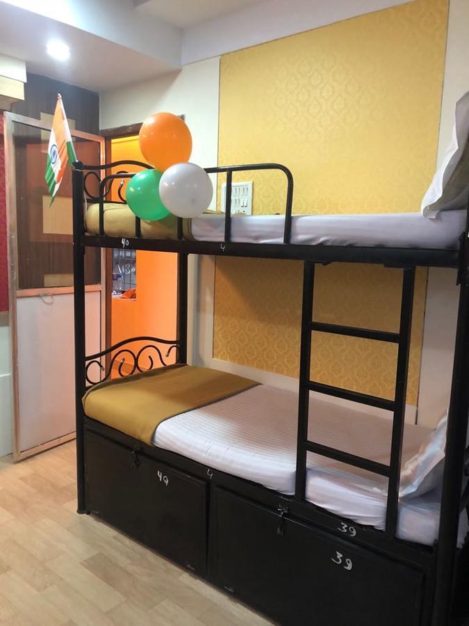 Bandra Dormitory Only For Indian Мумбай Екстериор снимка
