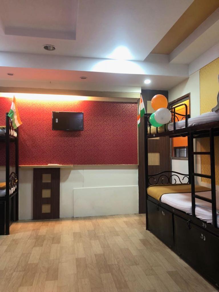 Bandra Dormitory Only For Indian Мумбай Екстериор снимка